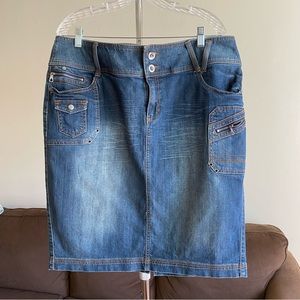 Lane Bryant Lightly Distressed Slight Stretch Dark Denim Mini Skirt Plus Size 18
